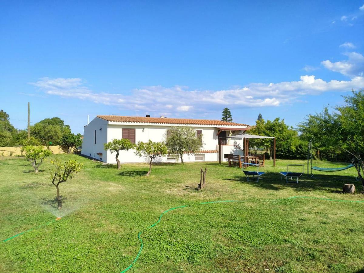 Villa Gladyr Lotzorai Exterior photo